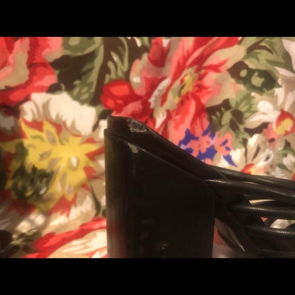 Chunky Heel Straps Sandals - Picture 4 of 4